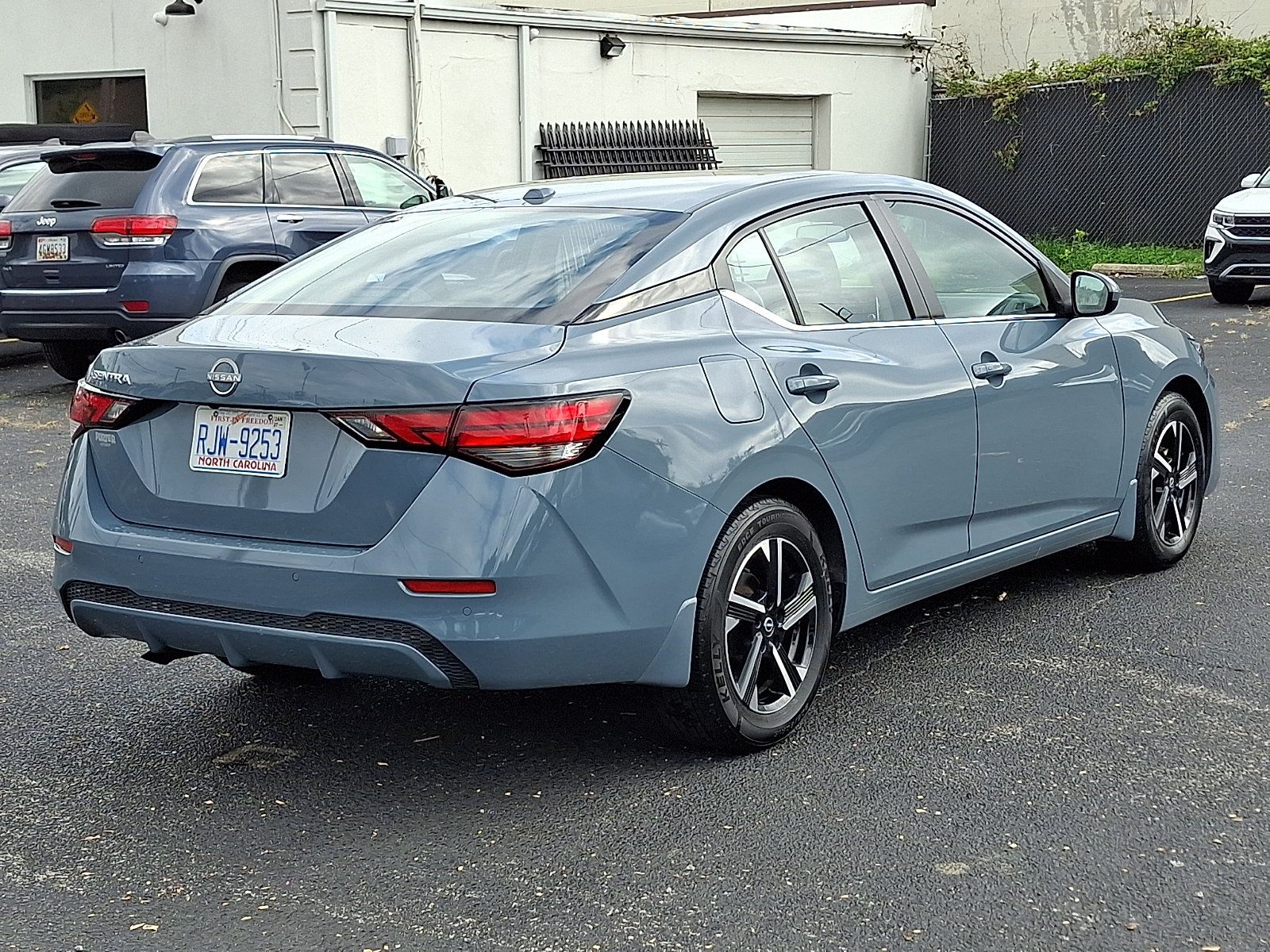 Used 2025 Nissan Sentra SV FWD image 6