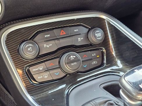 Used 2016 Dodge Challenger SXT w/ Driver Convenience Group image 26