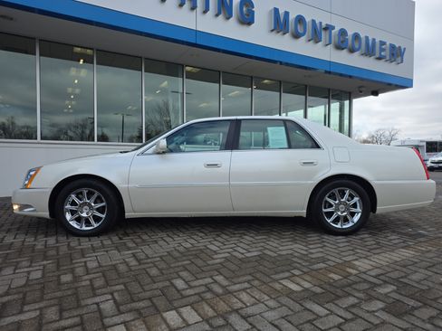 Used 2011 Cadillac DTS Luxury image 2