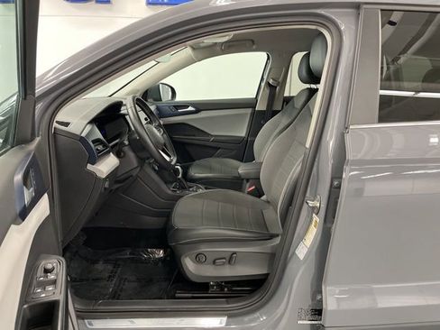 Used 2022 Volkswagen Taos SE w/ IQ.Drive SE Package image 7