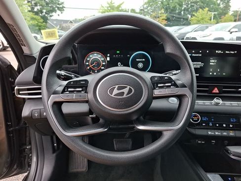 Used 2024 Hyundai Elantra SEL FWD image 21