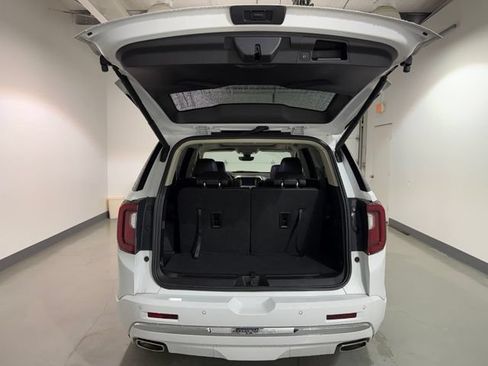 Used 2023 GMC Acadia Denali w/ Denali Ultimate Package FWD image 8