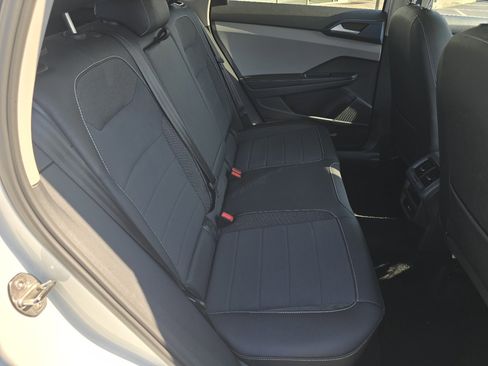 Used 2024 Volkswagen Taos SE image 24