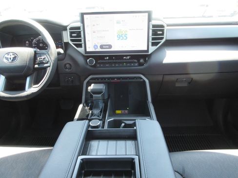 Used 2025 Toyota Tundra Limited AWD/4WD image 21
