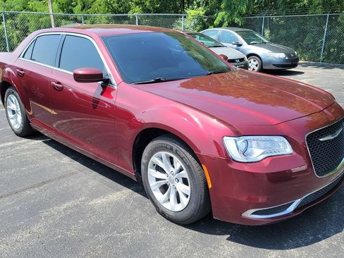 Used 2018 Chrysler 300 Touring RWD image 8