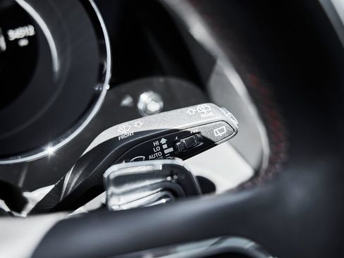 Used 2021 Bentley Bentayga AWD/4WD image 60