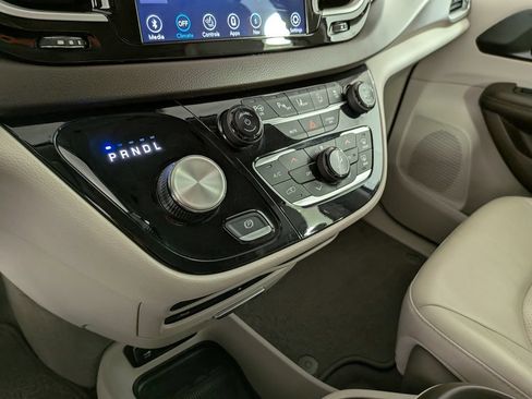 Used 2020 Chrysler Pacifica Touring-L Plus FWD image 26