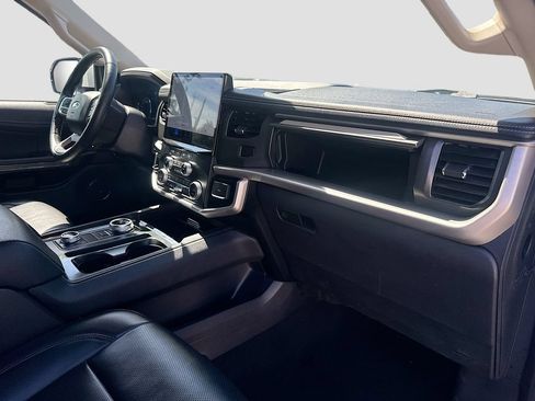 Used 2024 Ford Expedition XLT AWD/4WD image 31