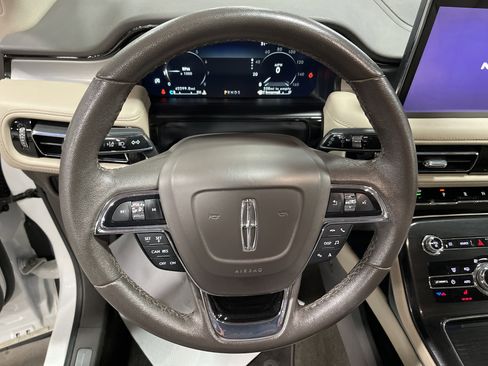 Used 2021 Lincoln Nautilus Standard image 17