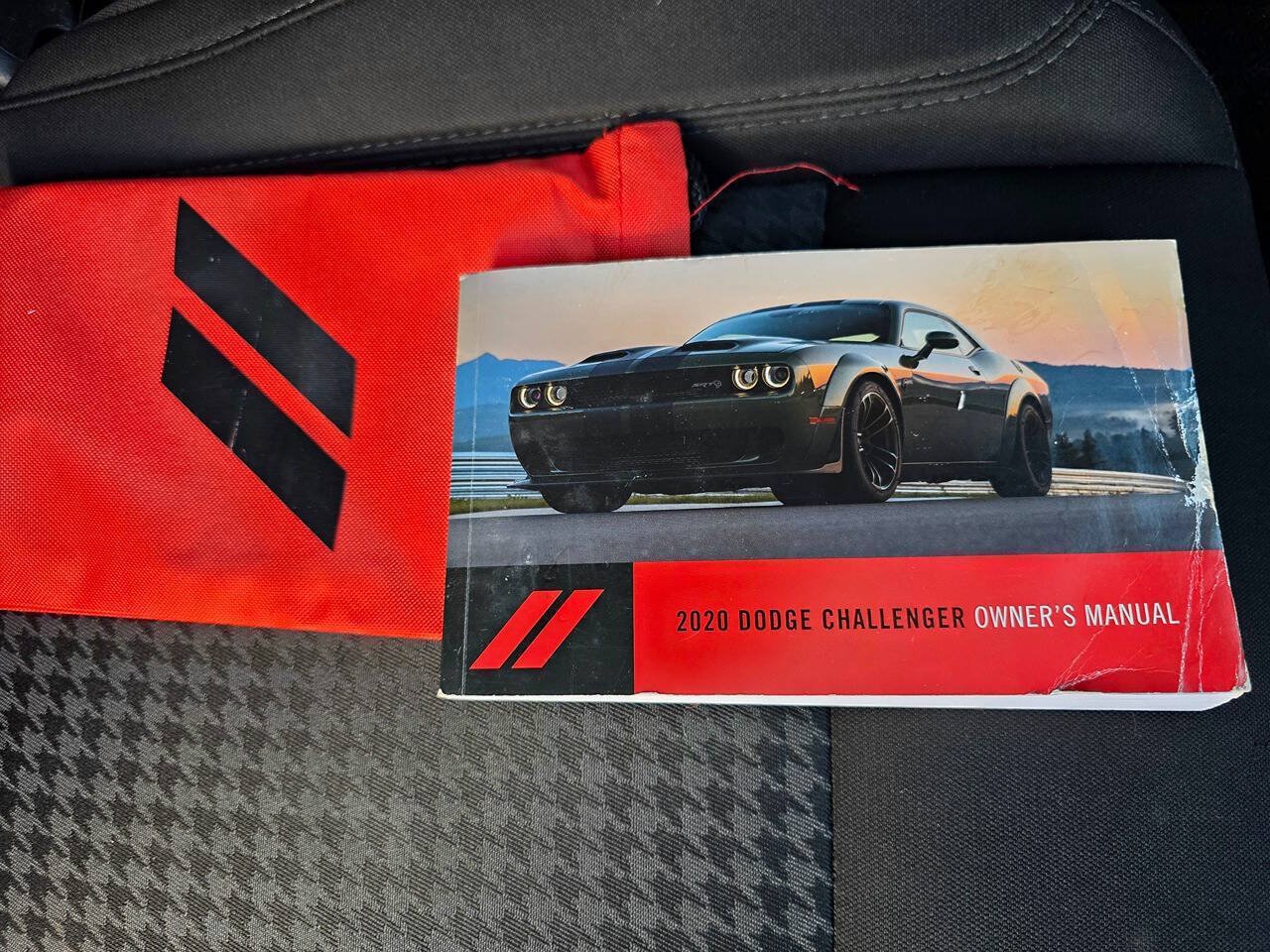 Used 2020 Dodge Challenger SXT RWD image 30