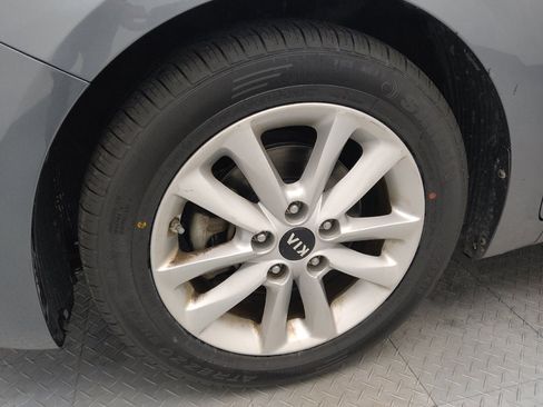 Used 2017 Kia Forte S FWD image 31