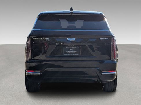 New 2025 Cadillac Escalade IQ Luxury 1 w/ Smart Trailering package image 17