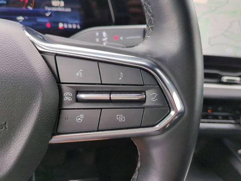 Used 2025 Chevrolet Equinox LT w/ Convenience Package II AWD/4WD image 24