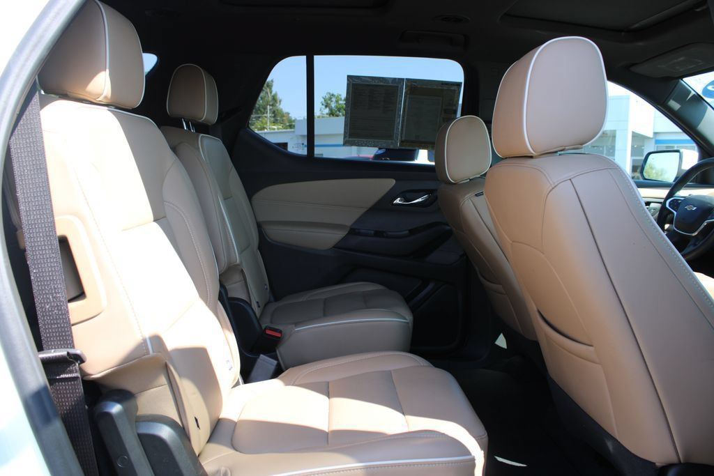 Used 2023 Chevrolet Traverse Premier FWD image 36