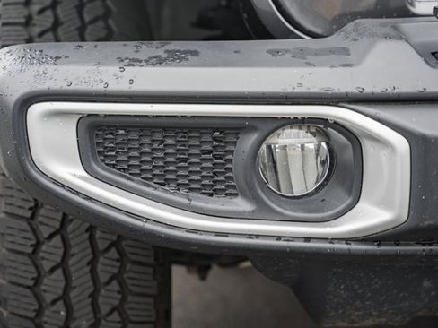 Used 2020 Jeep Gladiator Overland image 18