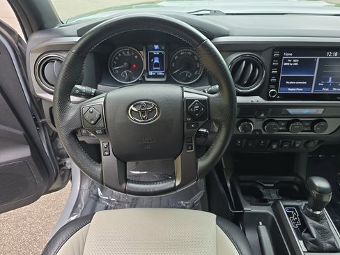 Used 2021 Toyota Tacoma TRD Sport w/ Technology Package AWD/4WD image 15