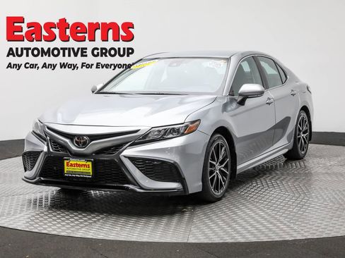 Used 2024 Toyota Camry SE FWD image 1