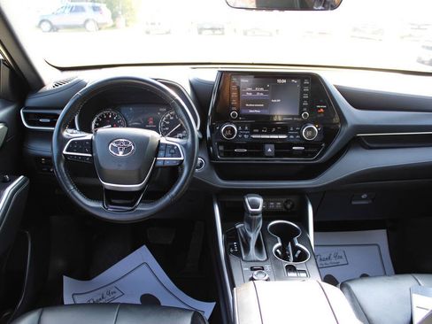 Used 2022 Toyota Highlander XSE image 12