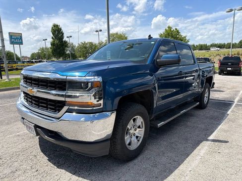 Used 2017 Chevrolet Silverado 1500 LT AWD/4WD image 2