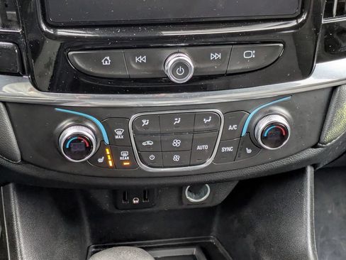 Used 2023 Chevrolet Traverse LT FWD image 24