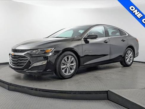 Used 2025 Chevrolet Malibu LT FWD image 2