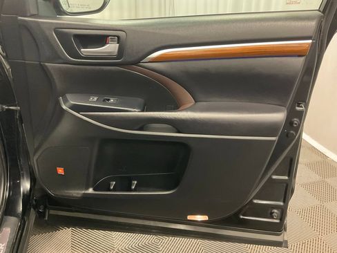 Used 2018 Toyota Highlander Limited AWD/4WD image 27