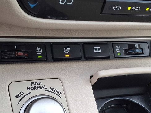 Used 2013 Lexus ES 300h image 21