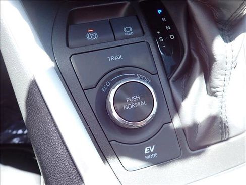 Used 2022 Toyota RAV4 XLE Premium AWD/4WD image 20