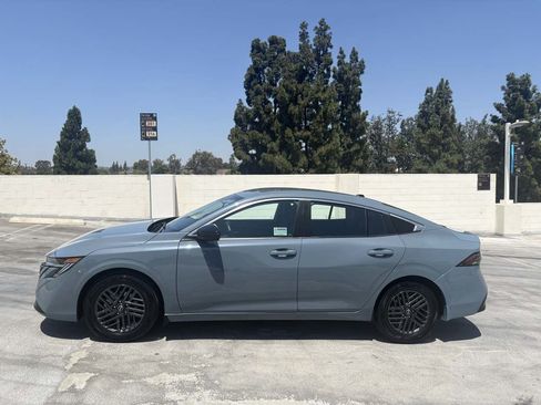 Used 2026 Nissan Sentra SV w/ Floor Mat Package FWD image 9