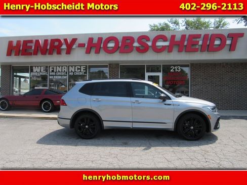 Used 2022 Volkswagen Tiguan SE R-Line AWD/4WD image 1