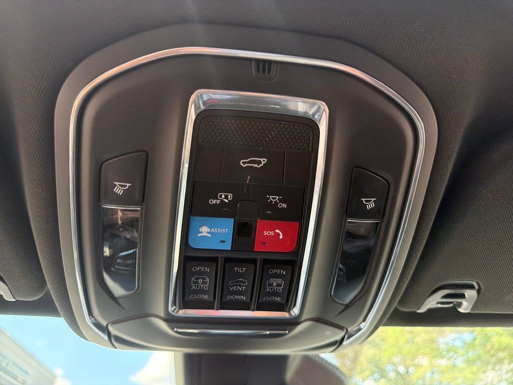 Used 2023 Jeep Wagoneer L Series III w/ Premium Group I RWD image 26