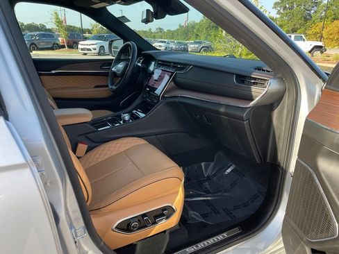 Certified 2025 Jeep Grand Cherokee L Summit w/ Advanced Protech Group IV AWD/4WD image 39