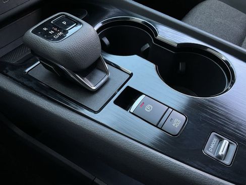 Used 2025 Nissan Rogue SV image 34