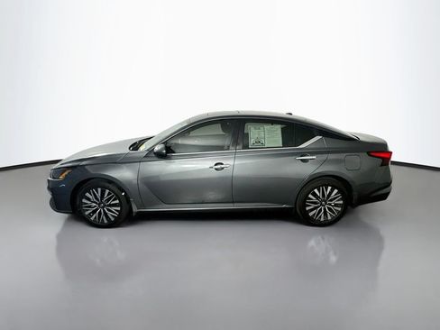 Used 2024 Nissan Altima 2.5 SV w/ SV Premium Package FWD image 4