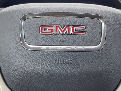Used 2017 GMC Acadia Denali w/ Technology Package FWD image 18