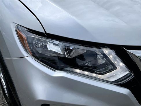 Used 2018 Nissan Rogue SV AWD/4WD image 27