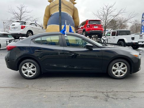 Used 2018 MAZDA MAZDA3 Sport image 4