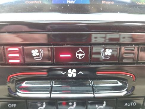 Used 2021 Jeep Grand Cherokee L Limited w/ Luxury Tech Group II image 10