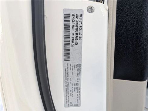 Used 2023 Chrysler Pacifica Touring-L image 24