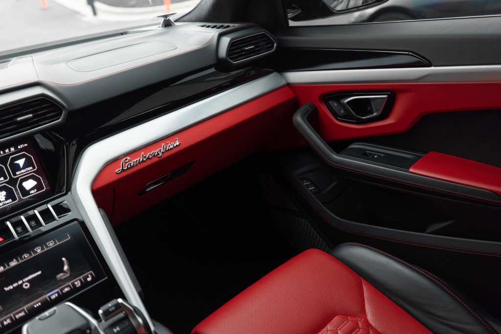Used 2021 Lamborghini Urus AWD/4WD image 16