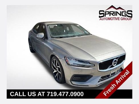 Used 2020 Volvo S60 T6 Momentum image 1