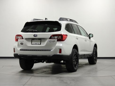 Used 2017 Subaru Outback 2.5i Premium image 4