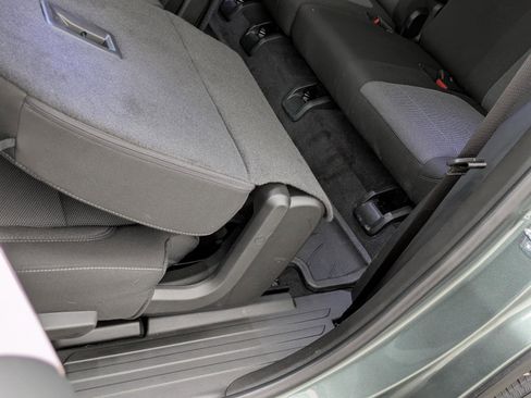 Used 2023 Chevrolet Traverse LT image 27