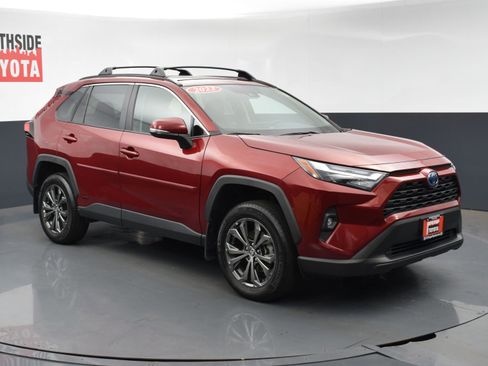 Used 2023 Toyota RAV4 XLE Premium image 6