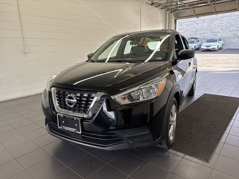Used 2020 Nissan Kicks S image 3