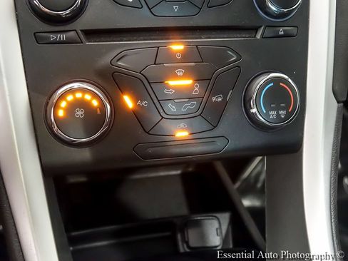 Used 2015 Ford Fusion SE FWD image 18