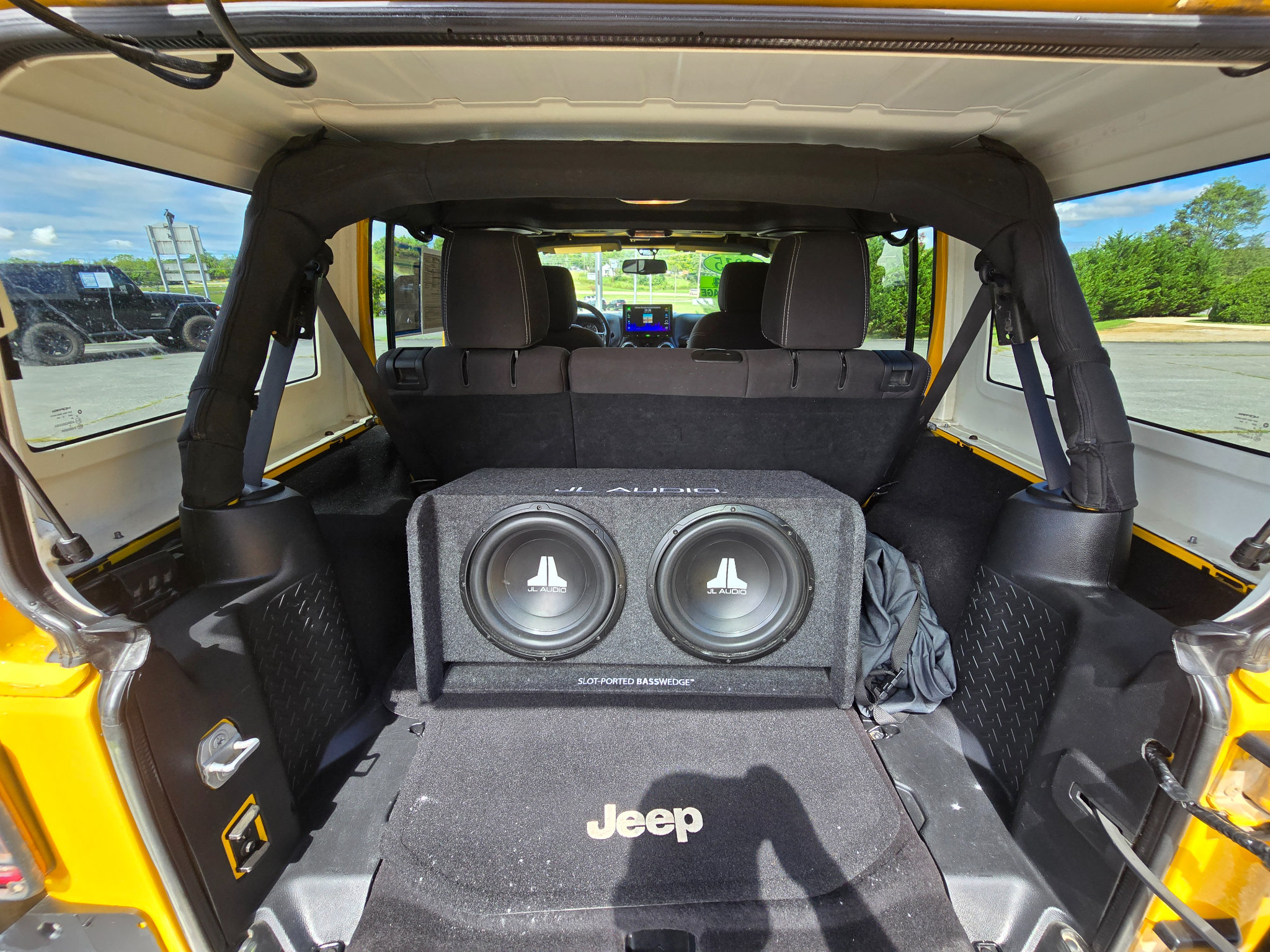 Used 2015 Jeep Wrangler Unlimited Sahara w/ Dual Top Group AWD/4WD image 20