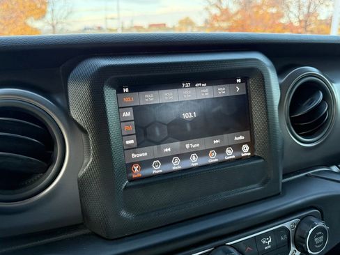 Used 2022 Jeep Wrangler Unlimited Sport image 3