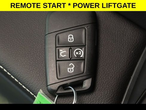 Used 2024 Volkswagen Tiguan SE w/ Panoramic Sunroof Package image 8