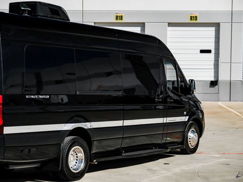 Used 2023 Mercedes-Benz Sprinter 3500 image 17